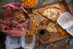 Hipersmaczna żywność: poznaj ryzyko związane z jej spożywaniem