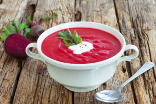 Barszcz czerwony, czyli jak zrobić zupę z buraków?