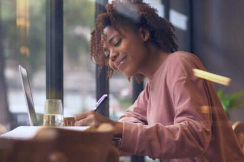 Ozdobne pisanie, czyli lettering - jego zasady i zalety