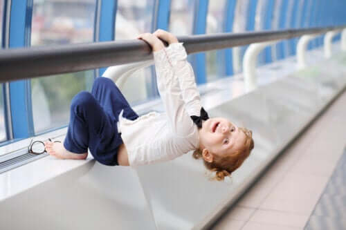 Jak wzmocnić ramiona dzieci? Propozycje gier i ćwiczeń