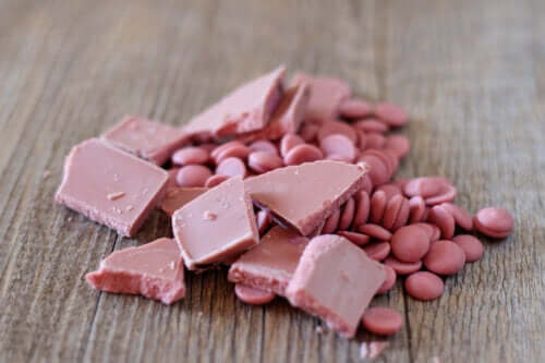 Różowa czekolada - co to jest i skąd pochodzi?