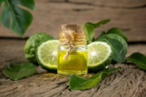 Olejek eteryczny z bergamotki: korzyści i możliwe skutki uboczne