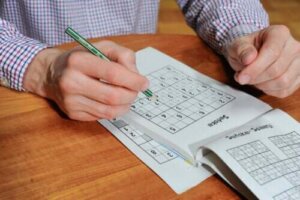 Wpływ sudoku na mózg: co mówi nauka?