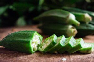 Okra lub piżmian jadalny - charakterystyka, zastosowania i korzyści