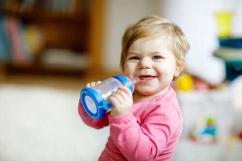 Próchnica zębów u niemowląt — objawy i sposób zapobiegania