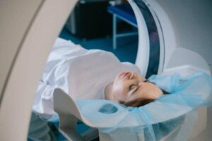 Badania tomografii komputerowej: proces, zastosowania i zagrożenia