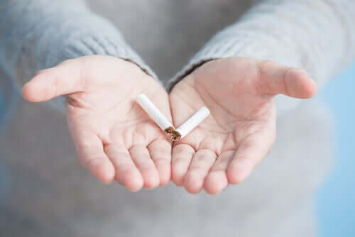 Poznaj związek marihuany z tytoniem i zobacz, jak go przełamać