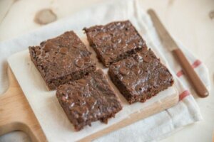 Przepis na wegańskie i bezglutenowe brownie ze słodkich ziemniaków