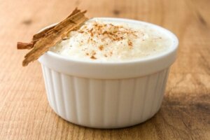 Wypróbuj ten przepis na ciasto z puddingiem ryżowym
