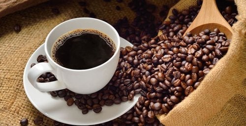 Trzy filiżanki kawy dziennie — co mogą zrobić dla Twojej wątroby?