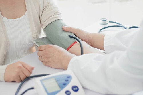 Wysokie ciśnienie krwi — przyczyny powstawania i sposób działania