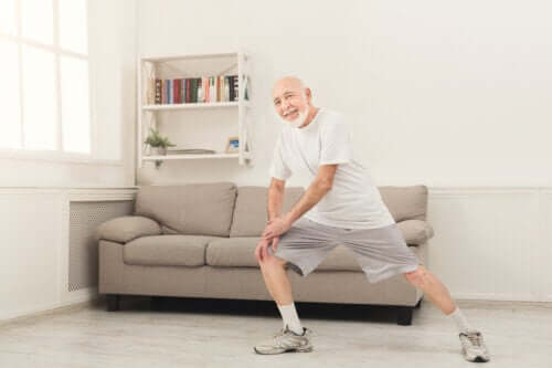 Ćwiczenia domowe na starość dla osób powyżej 70. roku życia