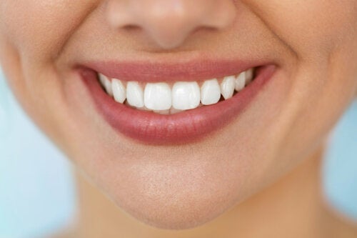 Jak naturalnie wybielić zęby?
