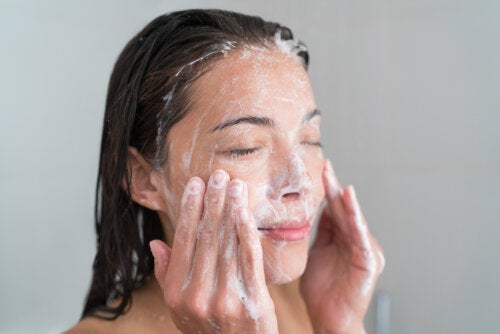 Przewodnik po pielęgnacji skóry Amerykańskiej Akademii Dermatologii