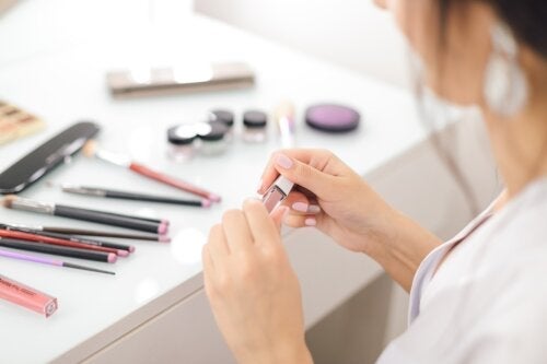 W jakiej kolejności należy nakładać produkty do makijażu?