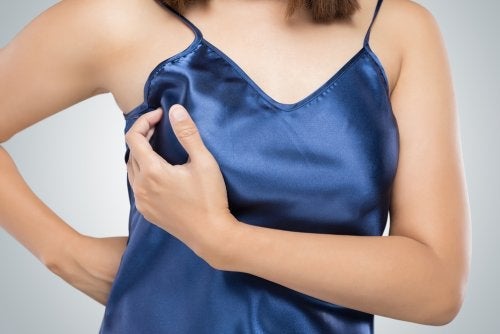 Co powoduje ból pod pachami?