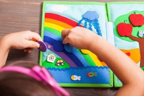 Książeczki sensoryczne dla niemowląt — cechy i zalety