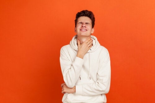 Ból gardła podczas połykania: przyczyny i sposoby łagodzenia go