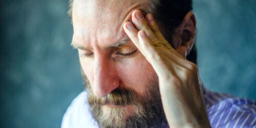 Bóle głowy po lewej stronie – co może je powodować?