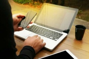 Jak skuteczne są okulary z filtrem światła niebieskiego?