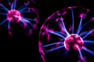 Działanie neuronów lustrzanych tłumaczą odczuwanie empatii