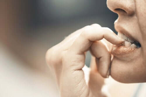 Kompulsywne obgryzanie paznokci i zdrowie jamy ustnej