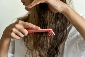 6 naturalnych wskazówek, jak uszczelnić rozdwojone końcówki