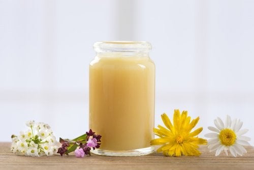 Mleczko pszczele i 5 remediów, które można z niego przygotować