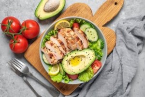 Dieta ketogeniczna dla osób starszych: czy jest zalecana?