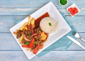 Tradycyjny peruwiański przepis na Lomo Saltado