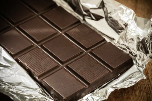 Gorzka czekolada - jakie korzyści niesie regularne jej spożywanie?
