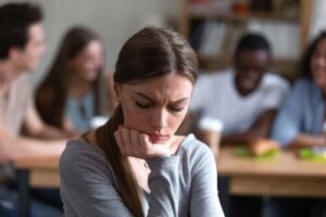 Nieśmiałość w kontaktach z innymi - jak sobie z nią poradzić?