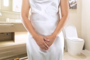 Poporodowe nietrzymanie moczu: dlaczego się pojawia i jak je leczyć?