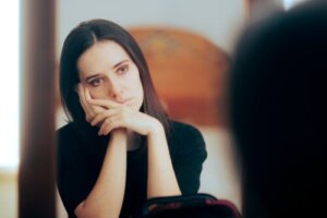 Syndrom dobrej dziewczynki: miła i posłuszna, ale nieszczęśliwa
