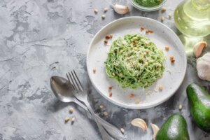 Makaron z sosem awokado: pyszny przepis