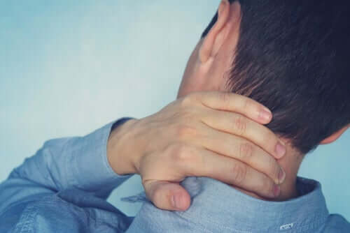 Czy zagrażasz swojemu zdrowiu, gdy prowokujesz chrupanie w karku?