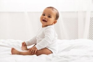 Czym jest siedzenie i jak pomóc dziecku przyswoić tę umiejętność?