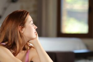 Dlaczego niektórzy ludzie nie patrzą innym w oczy?