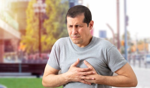 Co powoduje ból piersi u mężczyzn?