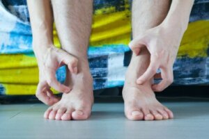 Swędzenie nóg - poznaj najczęstsze przyczyny