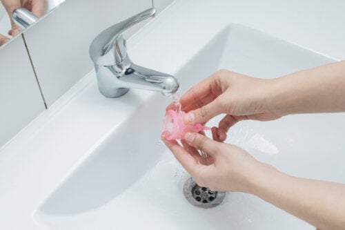 Kubeczek menstruacyjny - jak utrzymywać go w czystości?