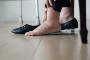 Obrzęk dłoni i stóp - przyczyny oraz sposoby leczenia