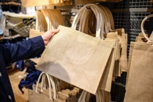 Co to jest juta i dlaczego zaleca się wymianę toreb plastikowych?