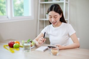 Kiedy może pomóc dieta o niskiej zawartości błonnika?