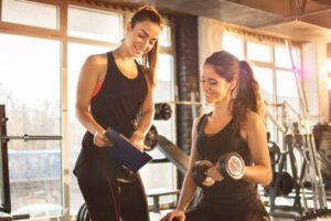 CrossFit czy siłownia: co jest lepsze?