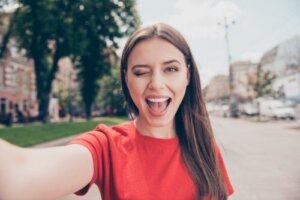Wskazówki, jak wyglądać szczuplej na zdjęciach