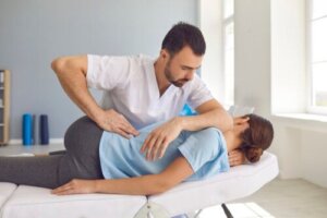 Co to jest medycyna osteopatyczna i kiedy jest zalecana?
