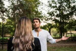 Narcystyczna dewaluacja - jak się przed nią bronić?
