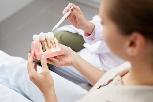 Czym są implanty dentystyczne i do czego służą?