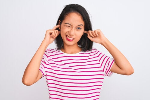Zatkane lub zablokowane uszy: możliwe przyczyny i leczenie